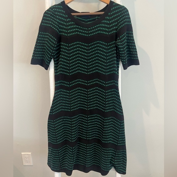 Just Taylor Chevron short sleeve lightweight sweater dress size medium - Picture 1 of 10